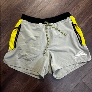 Nike Trail Second Sunrise 5” Running Shorts | Tan & Yellow | Mens Small
